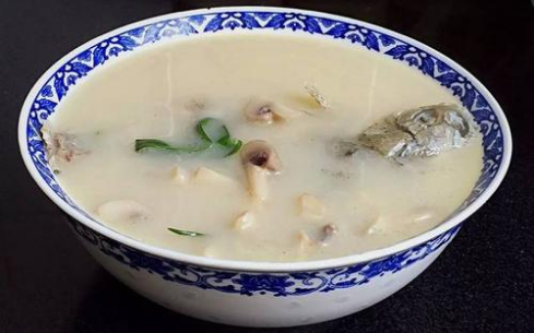 小白菜魚(yú)頭湯